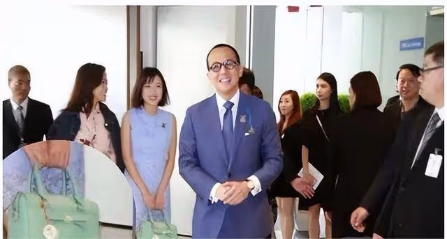 光生孩子不結婚,李澤楷又喜當爹,郭嘉文雖被分手卻早就成贏家!