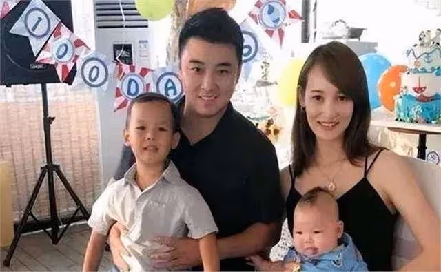 太浪漫!王皓為老婆慶37歲生日送香奈兒的項鍊,寵溺親吻好恩愛