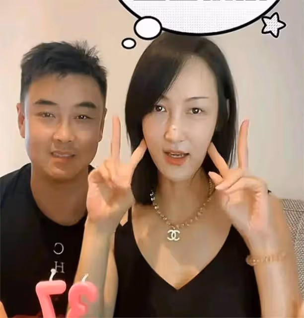 太浪漫!王皓為老婆慶37歲生日送香奈兒的項鍊,寵溺親吻好恩愛
