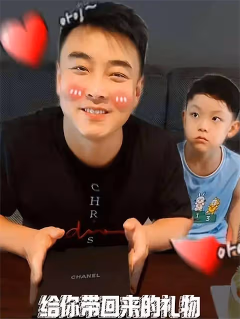 太浪漫!王皓為老婆慶37歲生日送香奈兒的項鍊,寵溺親吻好恩愛