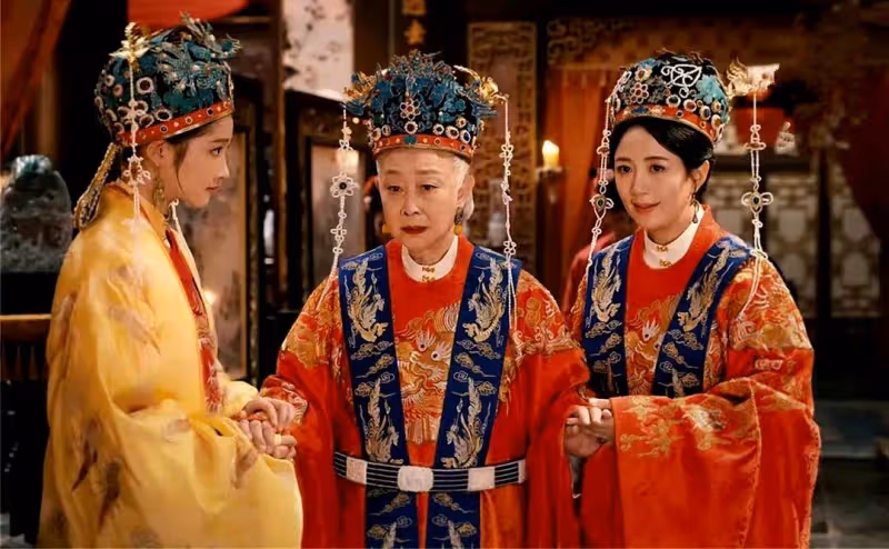 男主像「店小二」,女主像「丫鬟」,誰的審美有問題?