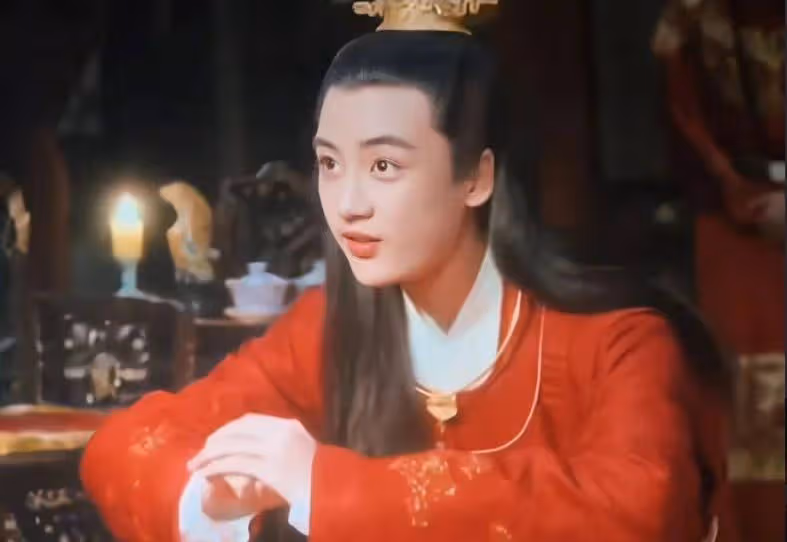男主像「店小二」,女主像「丫鬟」,誰的審美有問題?