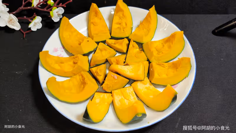 秋天南瓜加它是一絕，以後就這麼吃！裹一裹蒸一蒸，粉糯鮮甜都有、還有好食慾