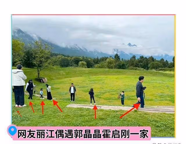 郭晶晶一家麗江度假,霍啟剛擔任攝影師,朱玲玲打扮時尚