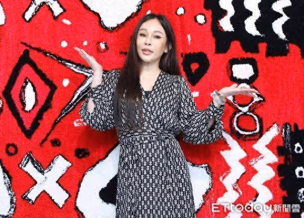 溫嵐穩交歌手男友4年「背景全曝光」! 驚爆種草莓...全場傻眼