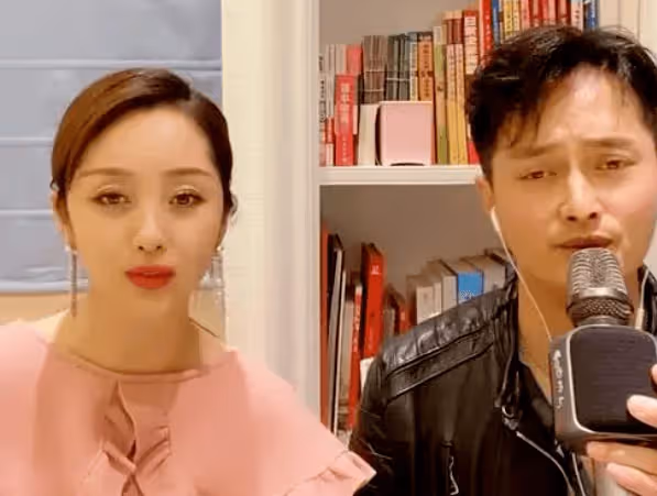 她是雲飛前妻,老公星光大道成名後和她離婚,如今獨自帶女兒生活
