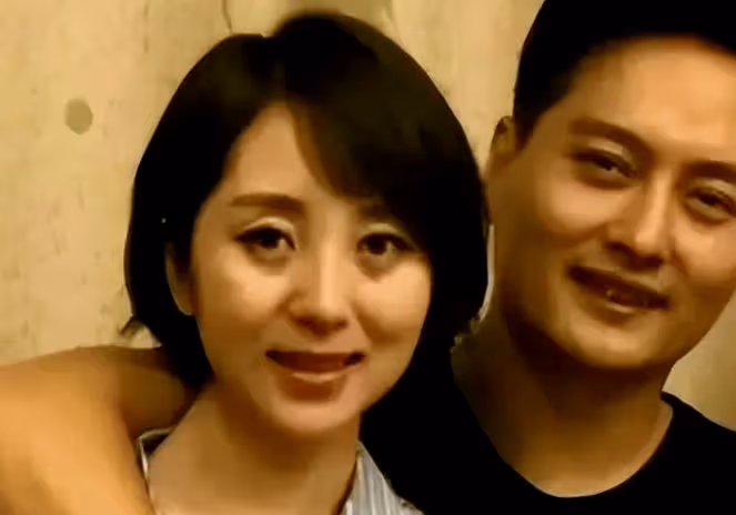 她是雲飛前妻,老公星光大道成名後和她離婚,如今獨自帶女兒生活