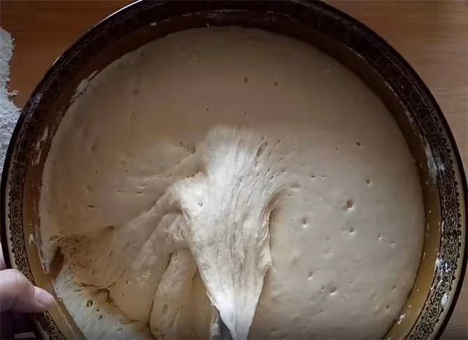 一碗玉米面,2碗白面,不擀麵不揉面,筷子一攪,鬆軟豆沙餅出鍋