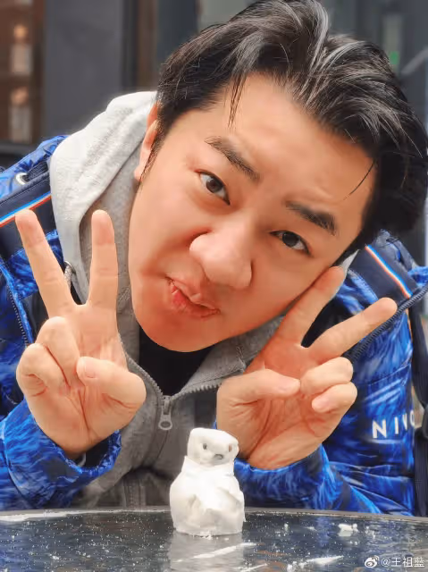 港星王祖藍曬近況!親手為妻女做新疆烤包子,過億豪宅內景曝光