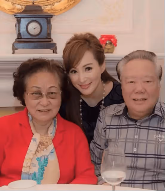 亞姐冠軍自曝兒子血緣曾遭質疑,與豪門前夫做親子鑑定,因第三者和家暴而離婚