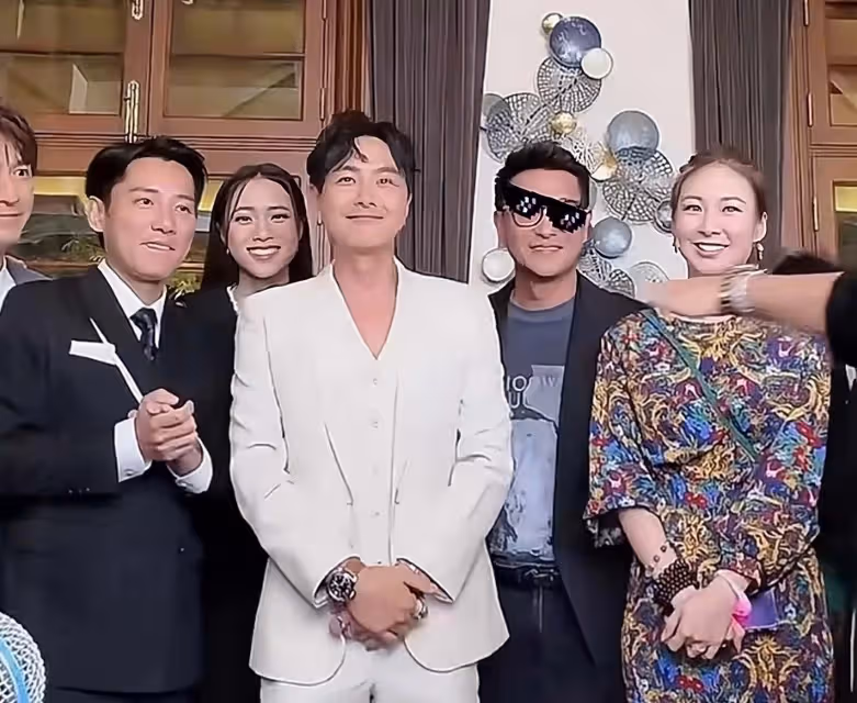曾志偉率一眾TVB藝人,現身網紅公司開幕式,網友:這個世界瘋了
