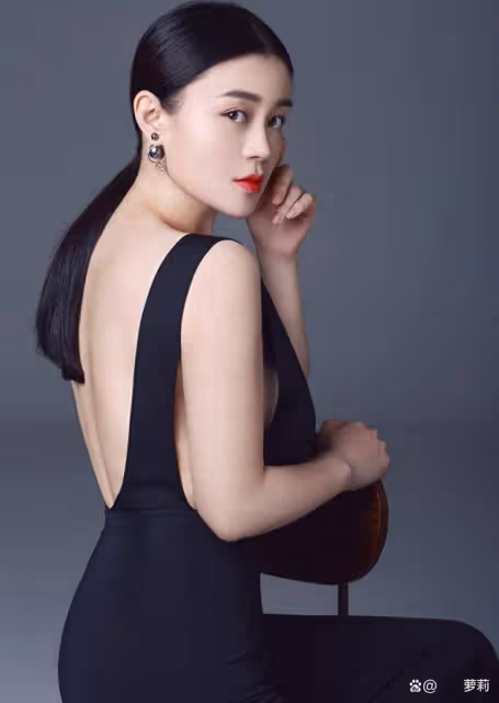 趙本山對她一見鍾情,是趙本山最性感的女徒弟,今41歲仍貌美如花