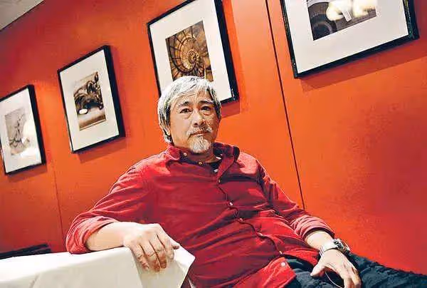 TVB前金牌監製新照滿頭白髮,自曝到內地「水土不服」,前女友是知名花旦