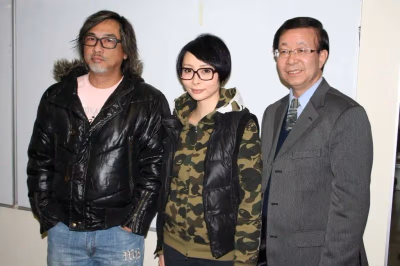 TVB前金牌監製新照滿頭白髮,自曝到內地「水土不服」,前女友是知名花旦