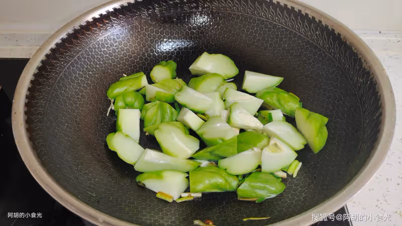黃瓜苦瓜靠邊站,處暑後這菜該吃了!隨手煮一碗湯,鮮爽好胃口、滑嫩不膩