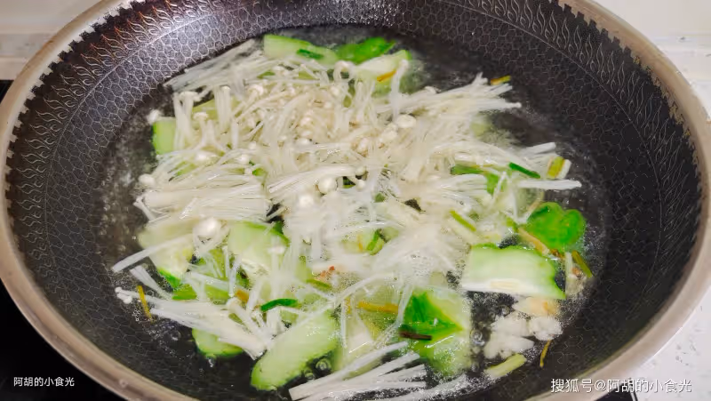 黃瓜苦瓜靠邊站,處暑後這菜該吃了!隨手煮一碗湯,鮮爽好胃口、滑嫩不膩
