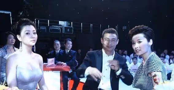 44歲殷桃和51歲袁立同框,誰的氣質更撩人？