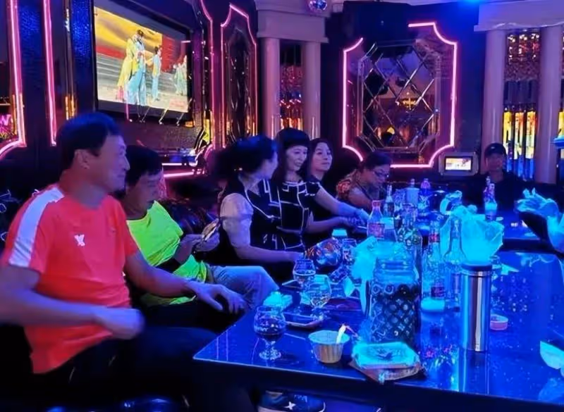 04年，福建美女被執行注射死刑，在上執行車前，她向獄警深深鞠躬