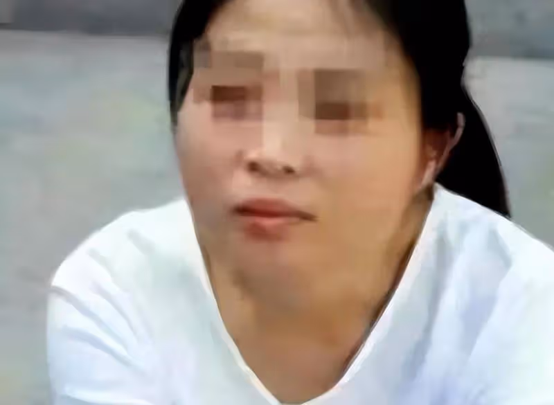 04年，福建美女被執行注射死刑，在上執行車前，她向獄警深深鞠躬