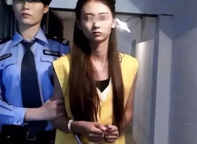 04年，福建美女被執行注射死刑，在上執行車前，她向獄警深深鞠躬