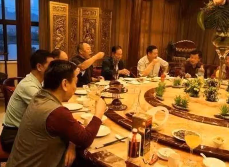 回顧：北京一富商請7位好友吃飯，酒足飯飽之後，7人被丟入焚化爐