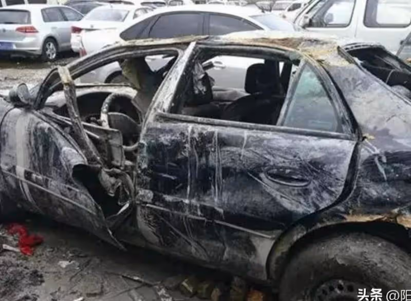 回顧：浙江漁民撈出沉河15年的轎車，打開門愣住：竟坐著2個男人