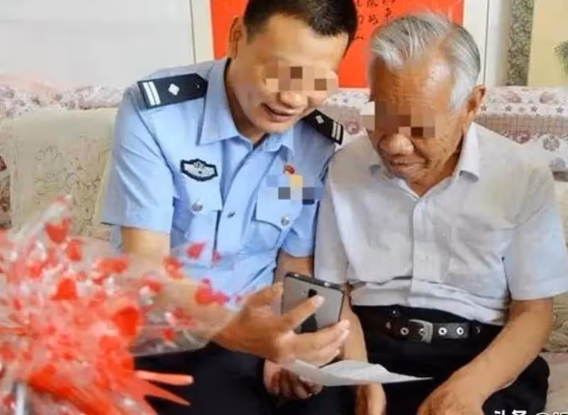 回顧：浙江漁民撈出沉河15年的轎車，打開門愣住：竟坐著2個男人