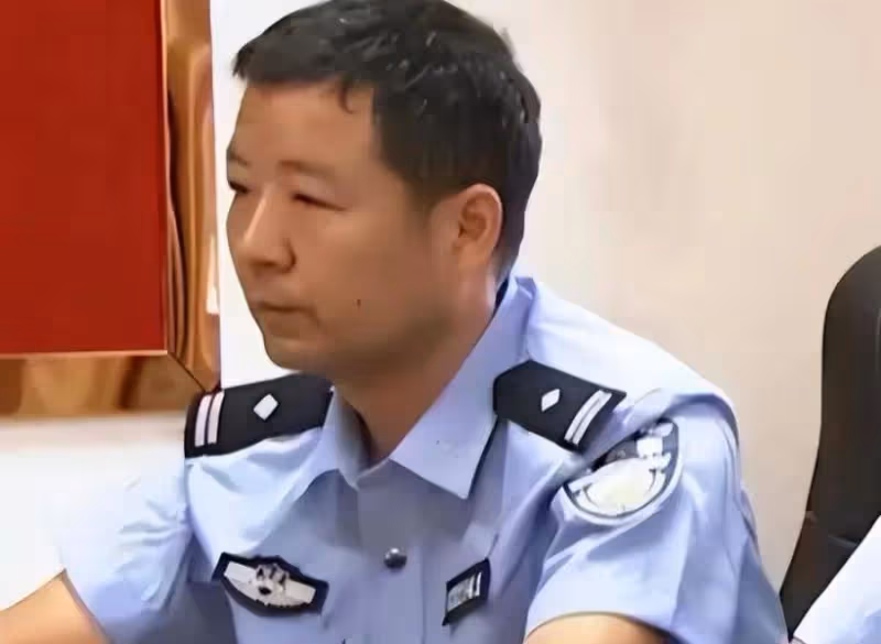 大反轉！男子倒車意外碾死妻子，出殯時正要合上棺材蓋，卻立即被警方叫停