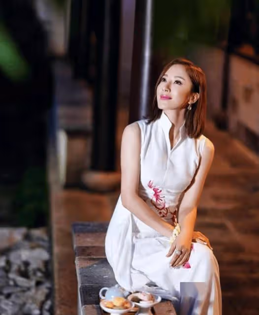 44歲TVB花旦大曬一家人寫真!靚姐帥弟盡得父母真傳!自嘆長大後才懂拍照重要性