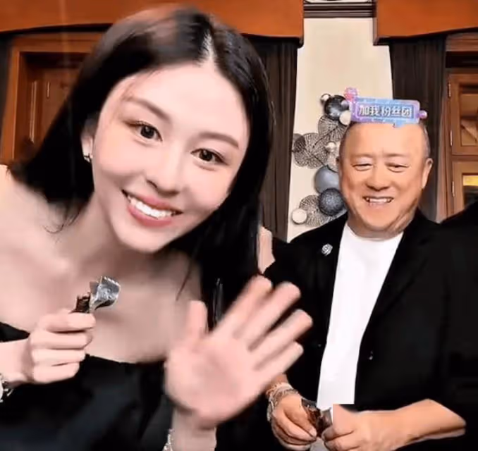 曾志偉與兒媳直播賣月餅!因一事被內地網紅當眾「教育」!