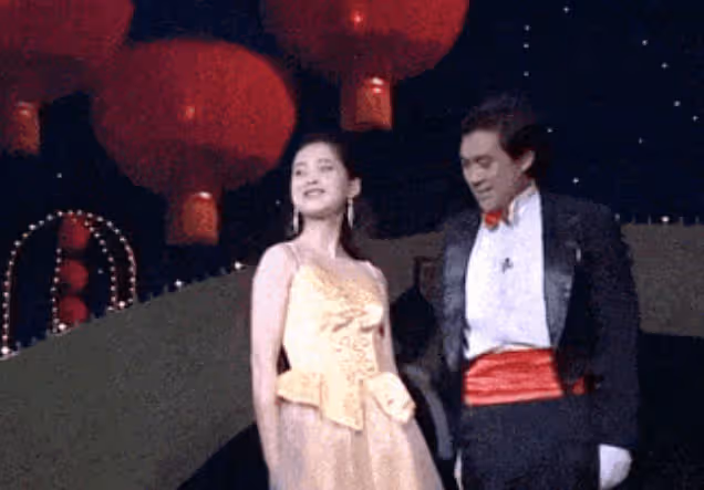 30年前,朱時茂春晚大變活人,誰注意過這個女孩?如今已經火得一塌糊塗