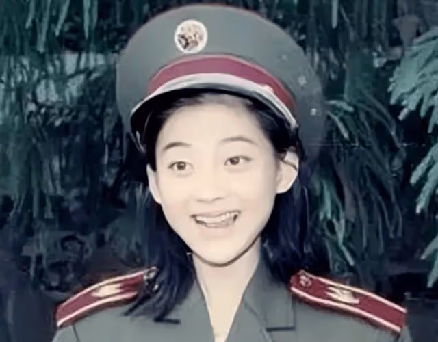 30年前,朱時茂春晚大變活人,誰注意過這個女孩?如今已經火得一塌糊塗