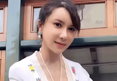 她是「最美潘金蓮」,兩任男友一個「侏儒」、一個「巨人」,網友:大小通吃