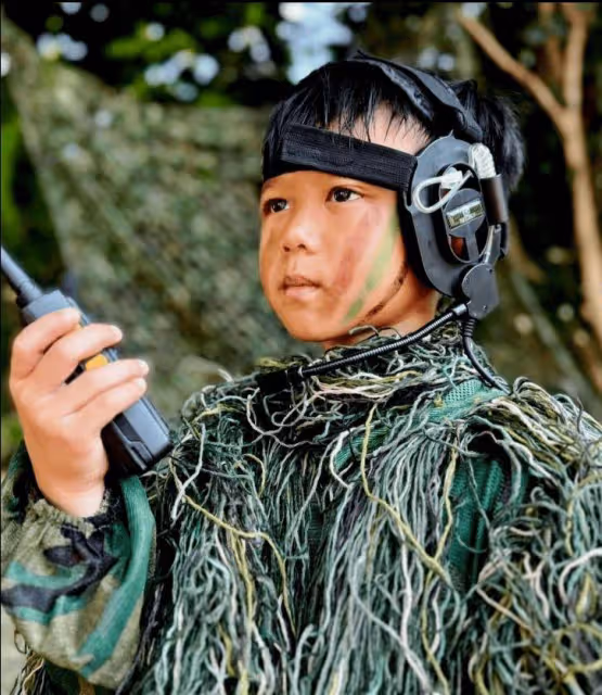 TVB前花旦送7歲兒子廣州軍訓!重聚一刻向父母跪謝!老公感動哭出來