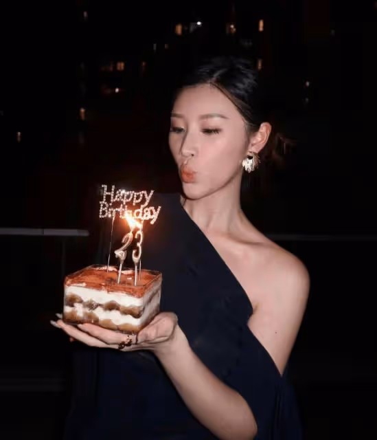 TVB性感港姐23歲生日大曬香肩!混血好友遭起底,身材同樣火辣