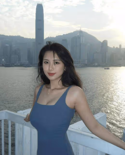 TVB性感港姐23歲生日大曬香肩!混血好友遭起底,身材同樣火辣