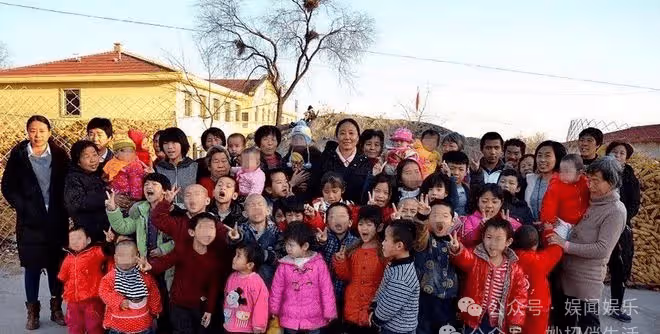 54歲河北「富婆」收養118個幼童:白天是母親,晚上是惡魔