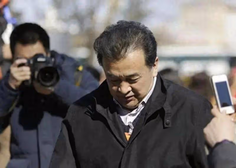 「免職風波」過去9年了,再看黃宏的所作所為,令人心生敬意
