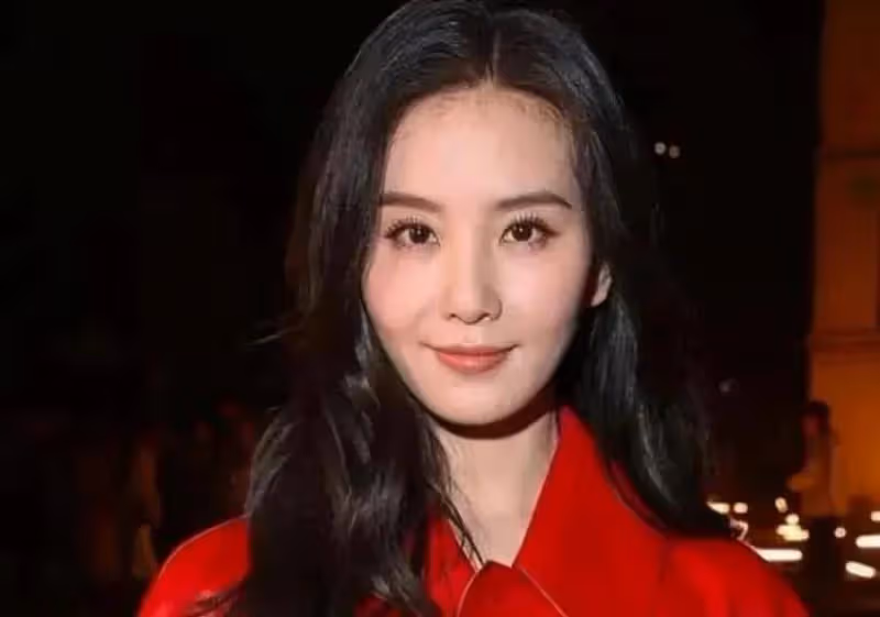 劉詩詩怎麼也變臉了??漂亮是漂亮了,但是就是感覺不像她了,怎麼回事?