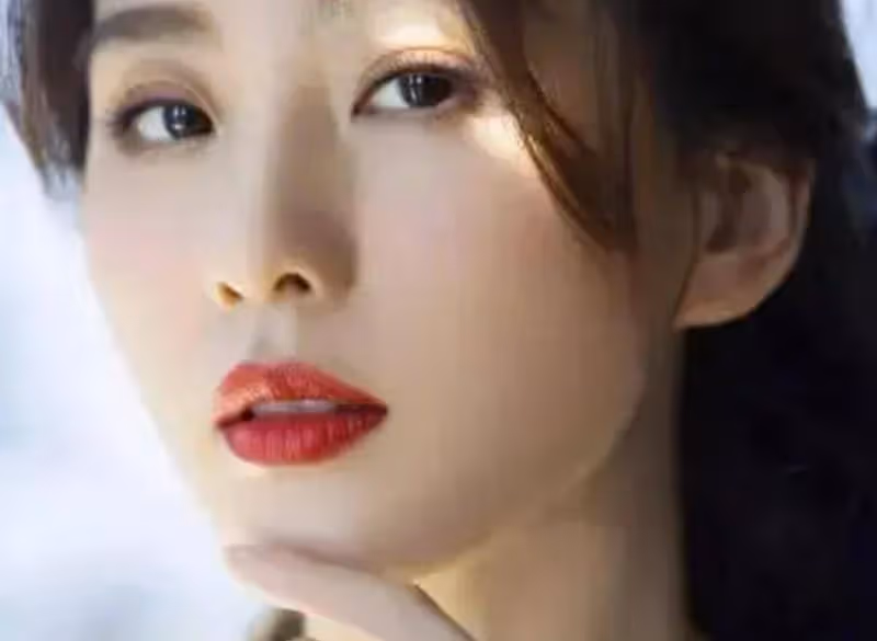 劉詩詩怎麼也變臉了??漂亮是漂亮了,但是就是感覺不像她了,怎麼回事?