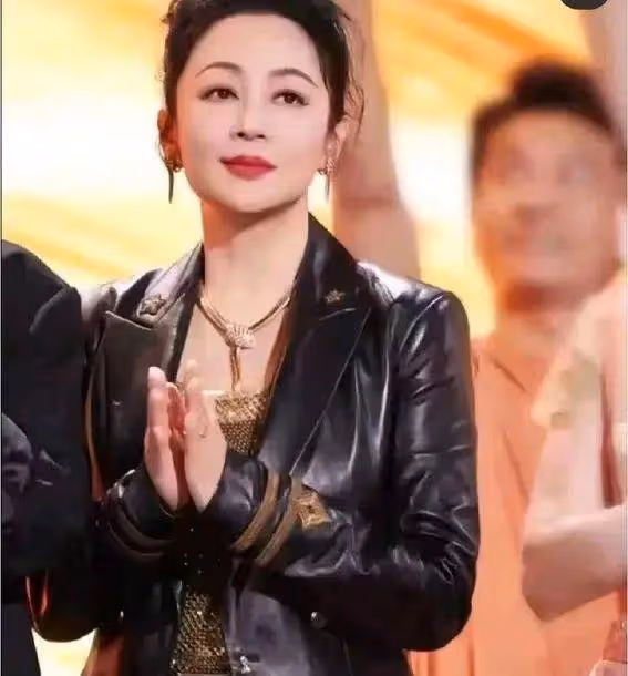 55歲陳紅逆齡3招曝光!她的童顏秘訣讓無數女星羨慕嫉妒恨