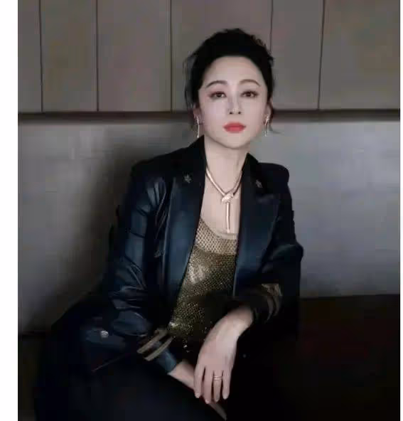 55歲陳紅逆齡3招曝光!她的童顏秘訣讓無數女星羨慕嫉妒恨