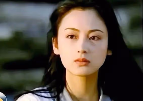 55歲陳紅逆齡3招曝光!她的童顏秘訣讓無數女星羨慕嫉妒恨