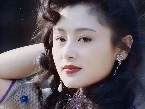 55歲陳紅逆齡3招曝光!她的童顏秘訣讓無數女星羨慕嫉妒恨