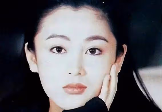 55歲陳紅逆齡3招曝光!她的童顏秘訣讓無數女星羨慕嫉妒恨