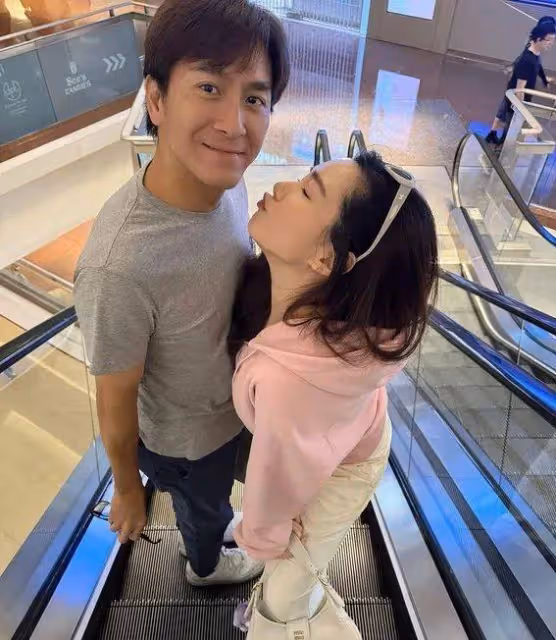 50歲馬國明遇撩精湯洛雯,木頭老公秒變少年郎!網友:這狗糧我吃了