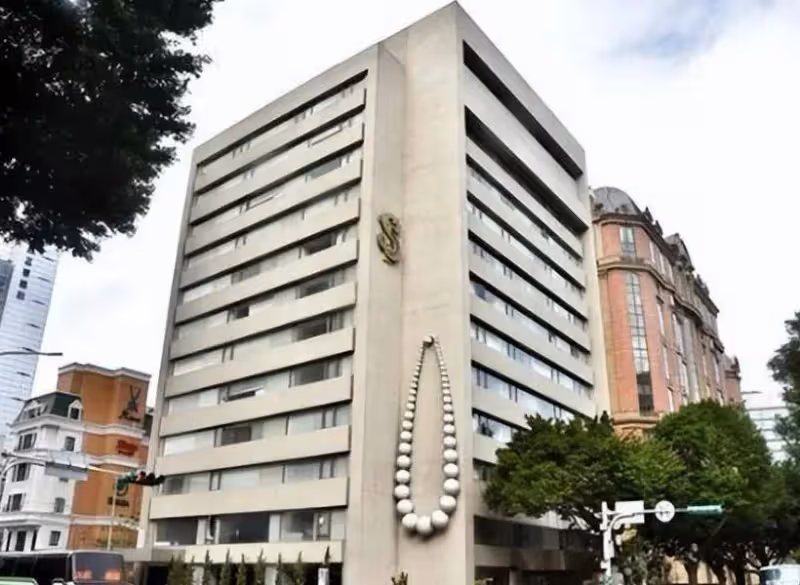 傳汪小菲賣掉S酒店,網友:大S和具俊曄的養老費要沒了!