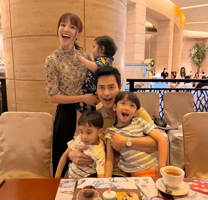 鄭嘉穎四胎女兒夢破滅,妻子封肚不再生,直言三個兒子已足夠
