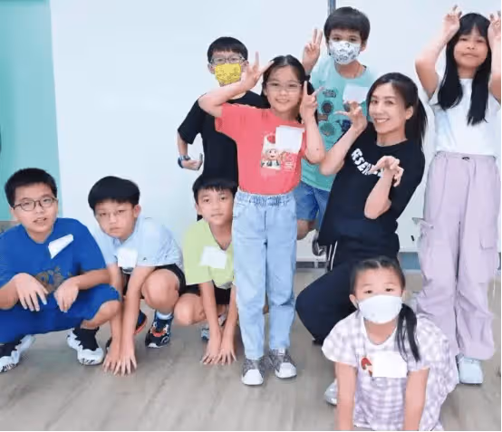 TVB前知名花旦近照曝光肚子凸起，被疑懷孕，臀部豐滿盡顯孕味