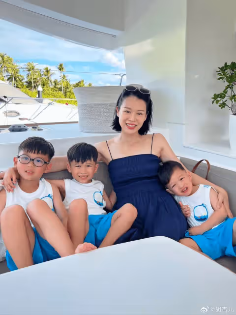 胡杏兒大子到內地軍訓,小傢伙一周內暴風式成長,卻被指沒苦硬吃